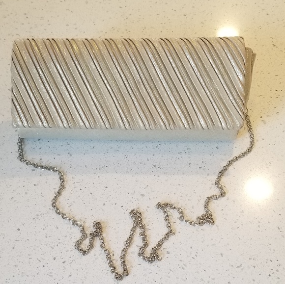 💋Glamorous Shimmer Clutch 👛 - Picture 1 of 8